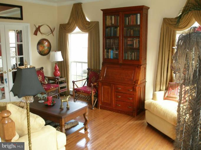 9010 Sumner Grove Drive Laurel, MD 20708 - Photo 24 of 30 Living Room