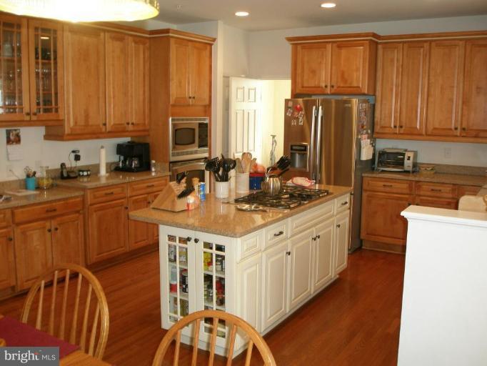 9010 Sumner Grove Drive Laurel, MD 20708 - Photo 8 of 30 Kitchen