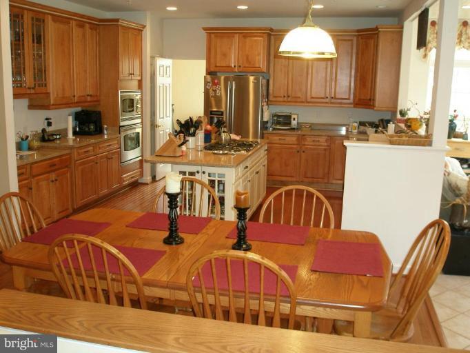 9010 Sumner Grove Drive Laurel, MD 20708 - Photo 10 of 30 Breakfast Area