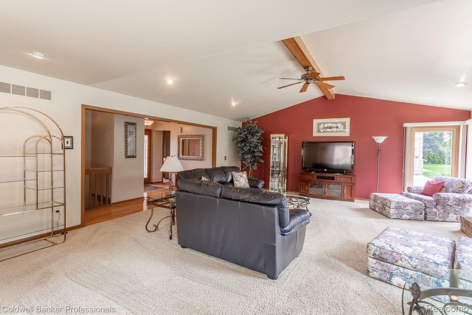 19263 Gill Road Livonia, MI 48152 - Photo 12 of 39