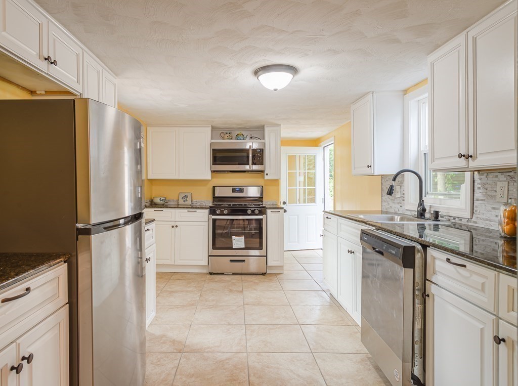 171 Perry Street Stoughton, MA 02072 - Photo 15 of 33