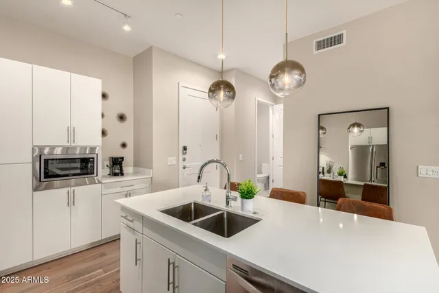 $340,000 | 3131 North Central Avenue, Unit 3004, Phoenix, AZ 85012