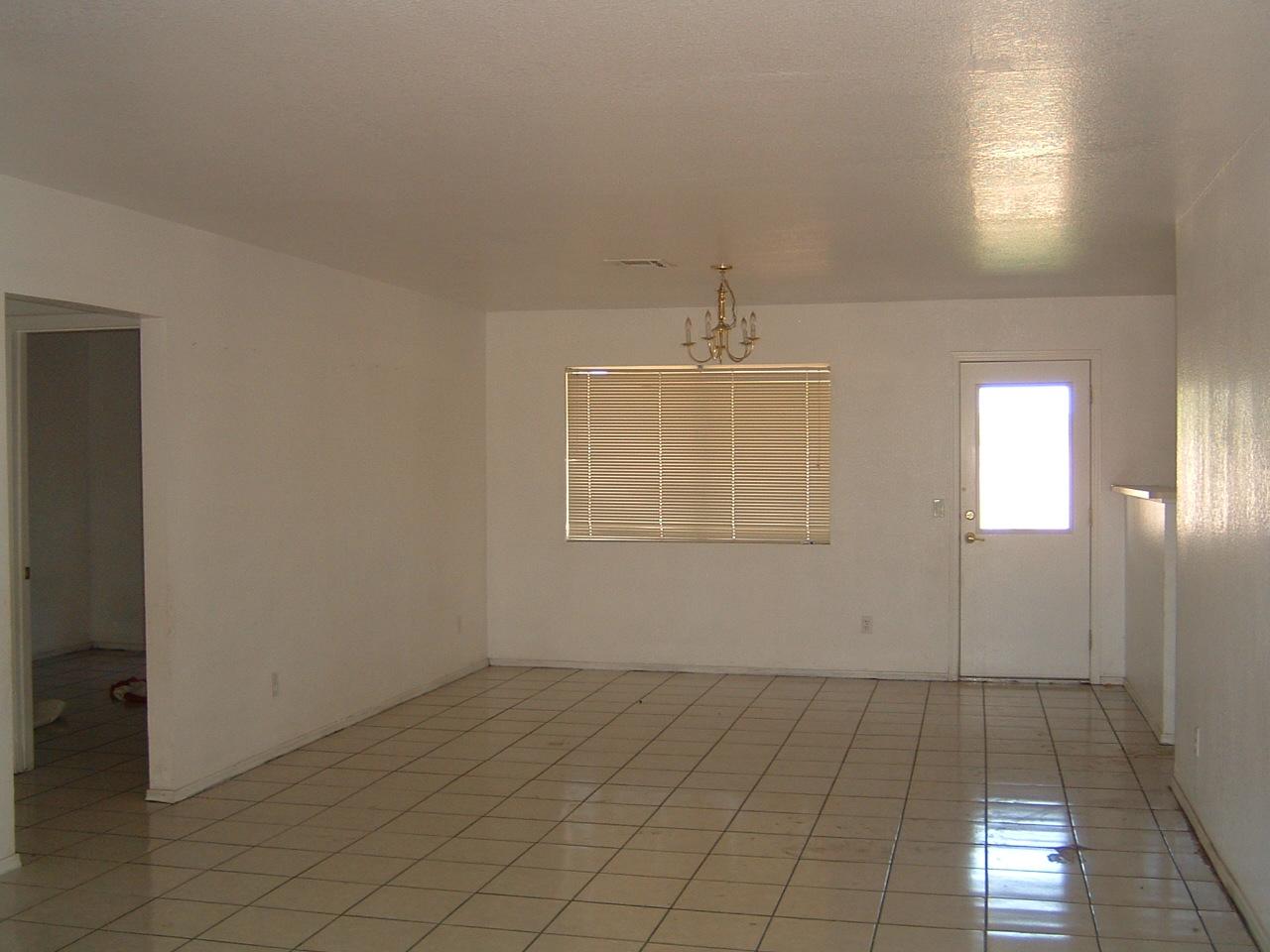 1256 East Vineyard Road Phoenix, AZ 85042 - Photo 3 of 8 Great room
