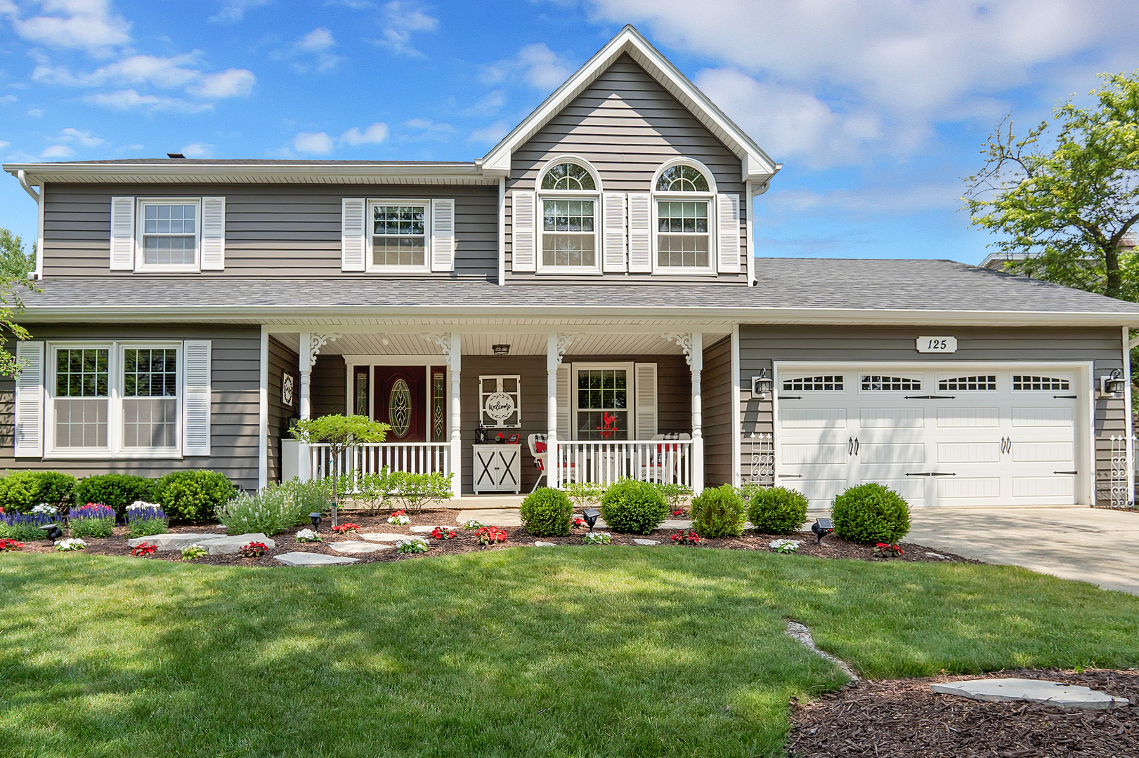125 Split Oak Road Naperville, IL 60565 - Photo 1 of 42 Gallery Image 1