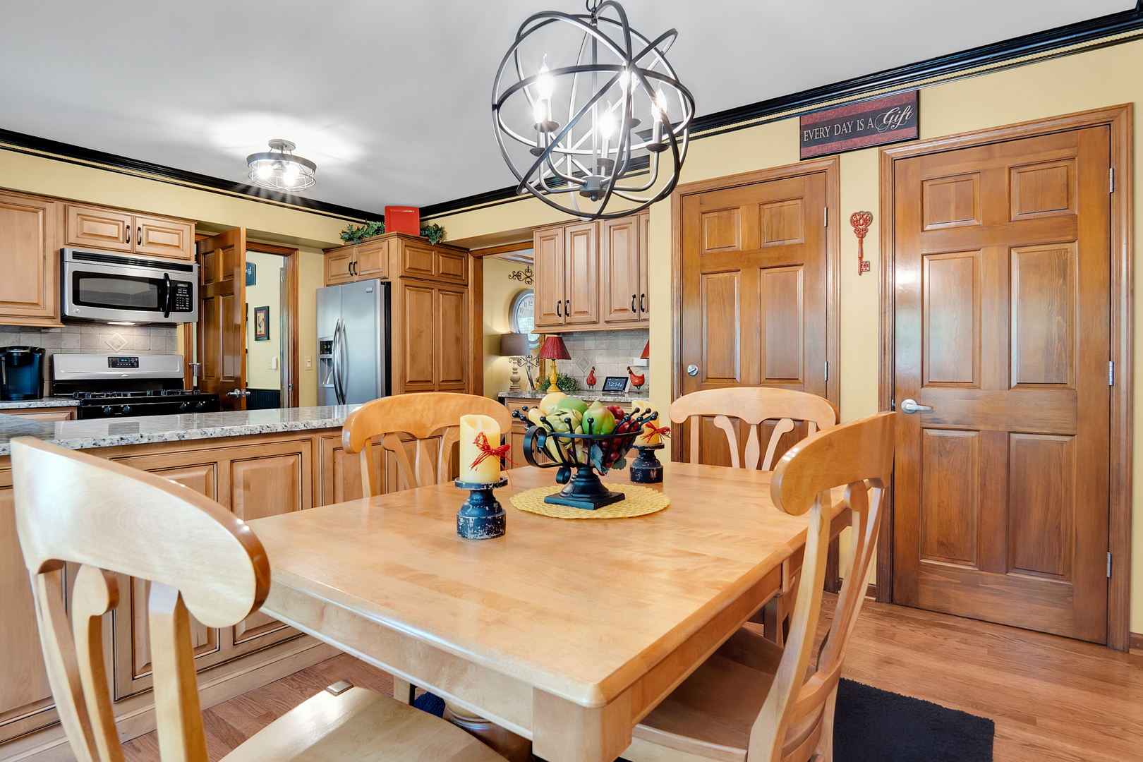 125 Split Oak Road Naperville, IL 60565 - Photo 9 of 42 Gallery Image 9