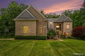 $975,000 | 3544 Woodridge Drive, Howell, MI 48843