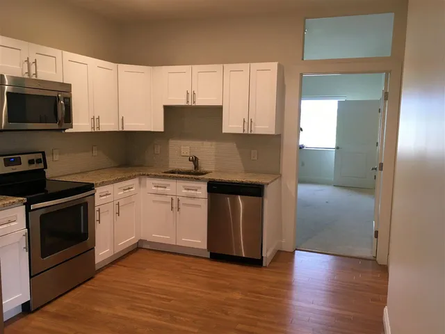 $2,139 | 875 Elm Street, Unit 413, Manchester, NH 03101