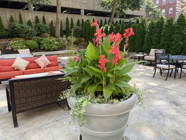 $2,139 | 875 Elm Street, Unit 413, Manchester, NH 03101