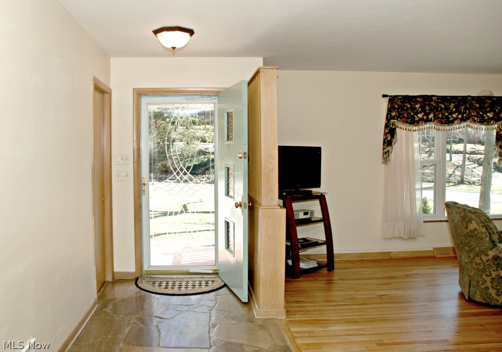286 Wyant Road Akron, OH 44313 - Photo 2 of 25 Gallery Image 2