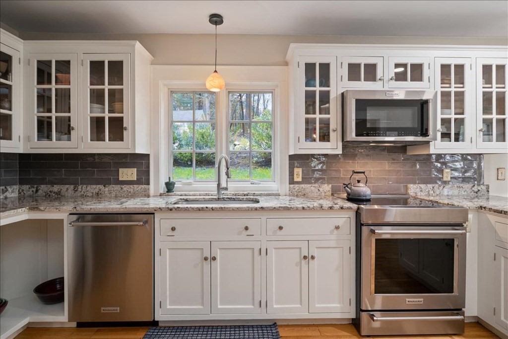 249 Dover Road Westwood, MA 02090 - Photo 6 of 42 Gallery Image 6
