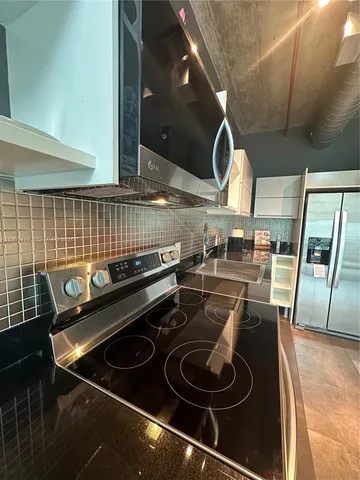 $3,500 | 690 Southwest 1st Court, Unit 1716, Miami, FL 33130