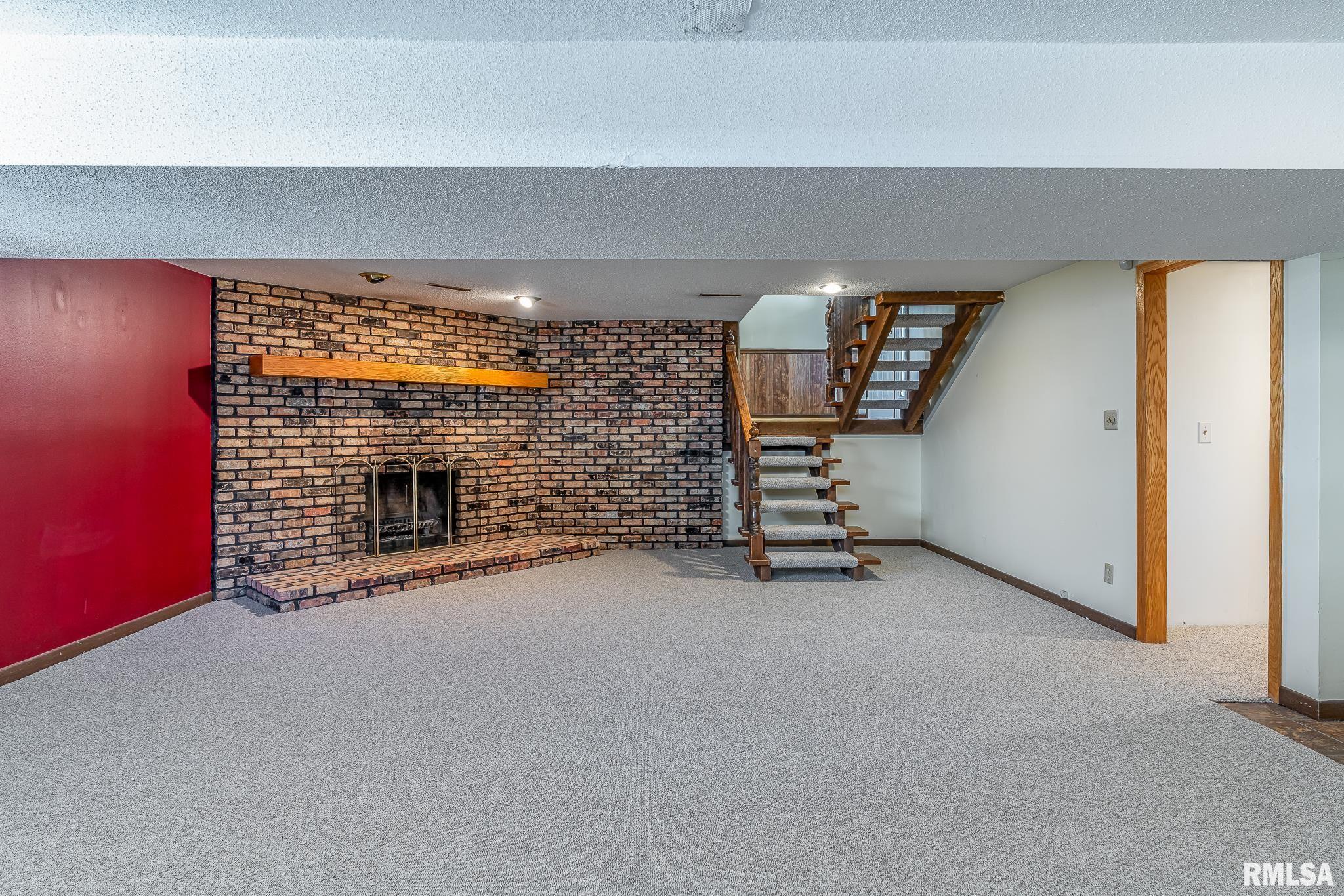 5749 Oakbrook Road Davenport, IA 52806 - Photo 12 of 16 Gallery Image 12