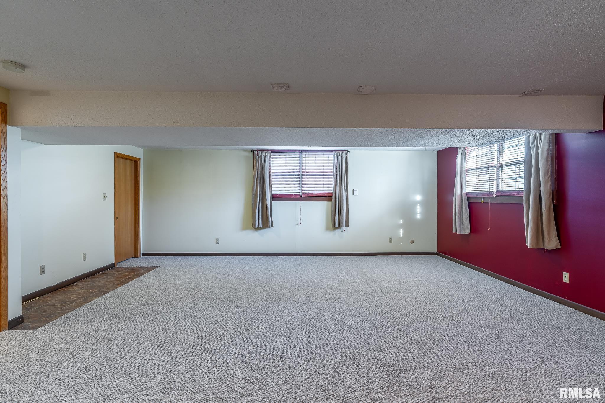 5749 Oakbrook Road Davenport, IA 52806 - Photo 13 of 16 Gallery Image 13