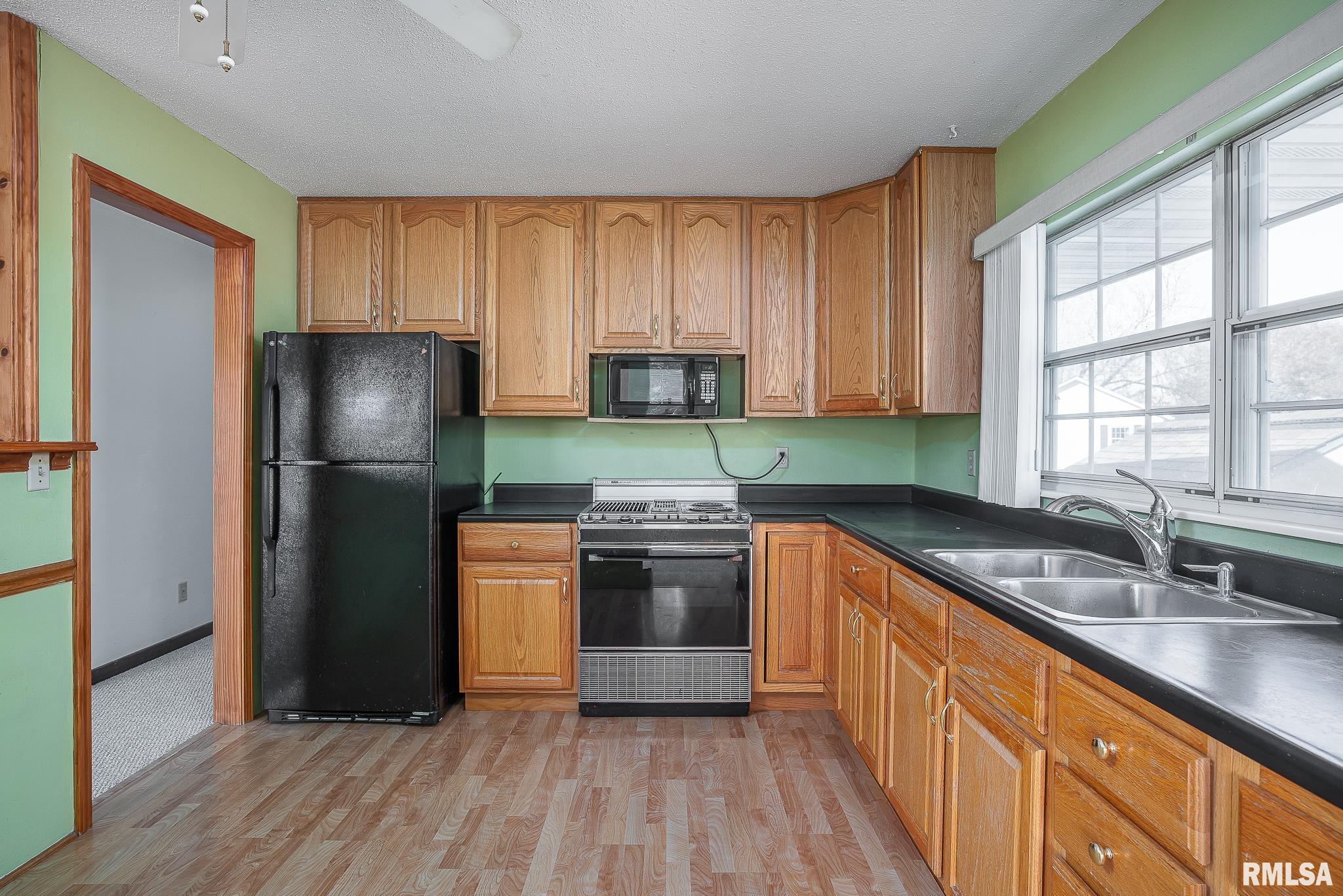 5749 Oakbrook Road Davenport, IA 52806 - Photo 3 of 16 Gallery Image 3