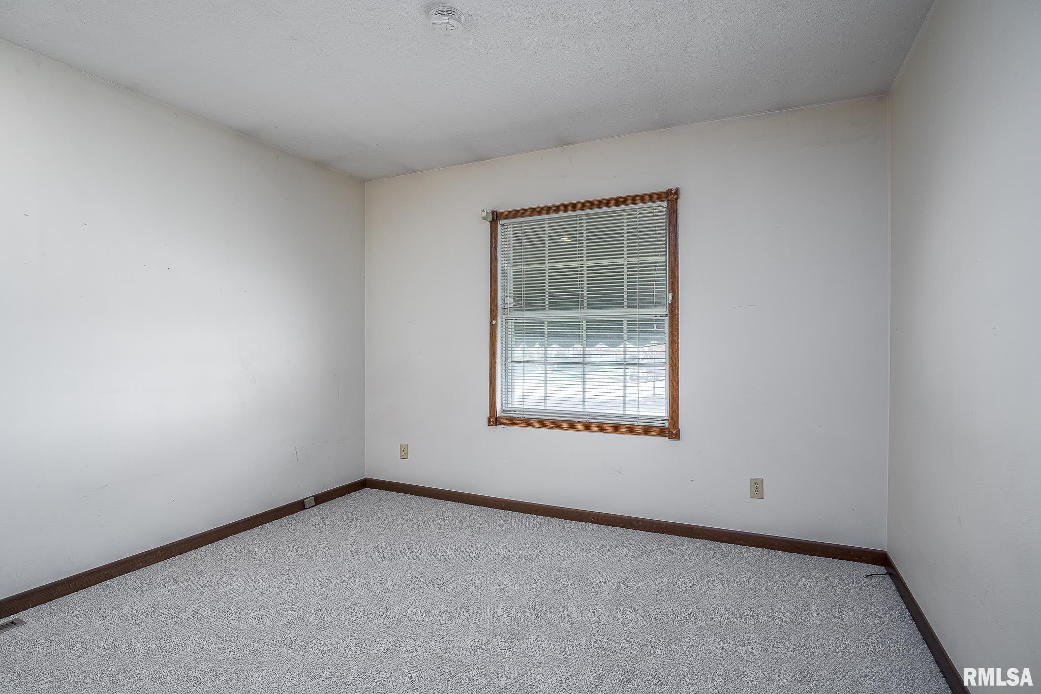 5749 Oakbrook Road Davenport, IA 52806 - Photo 9 of 16 Gallery Image 9
