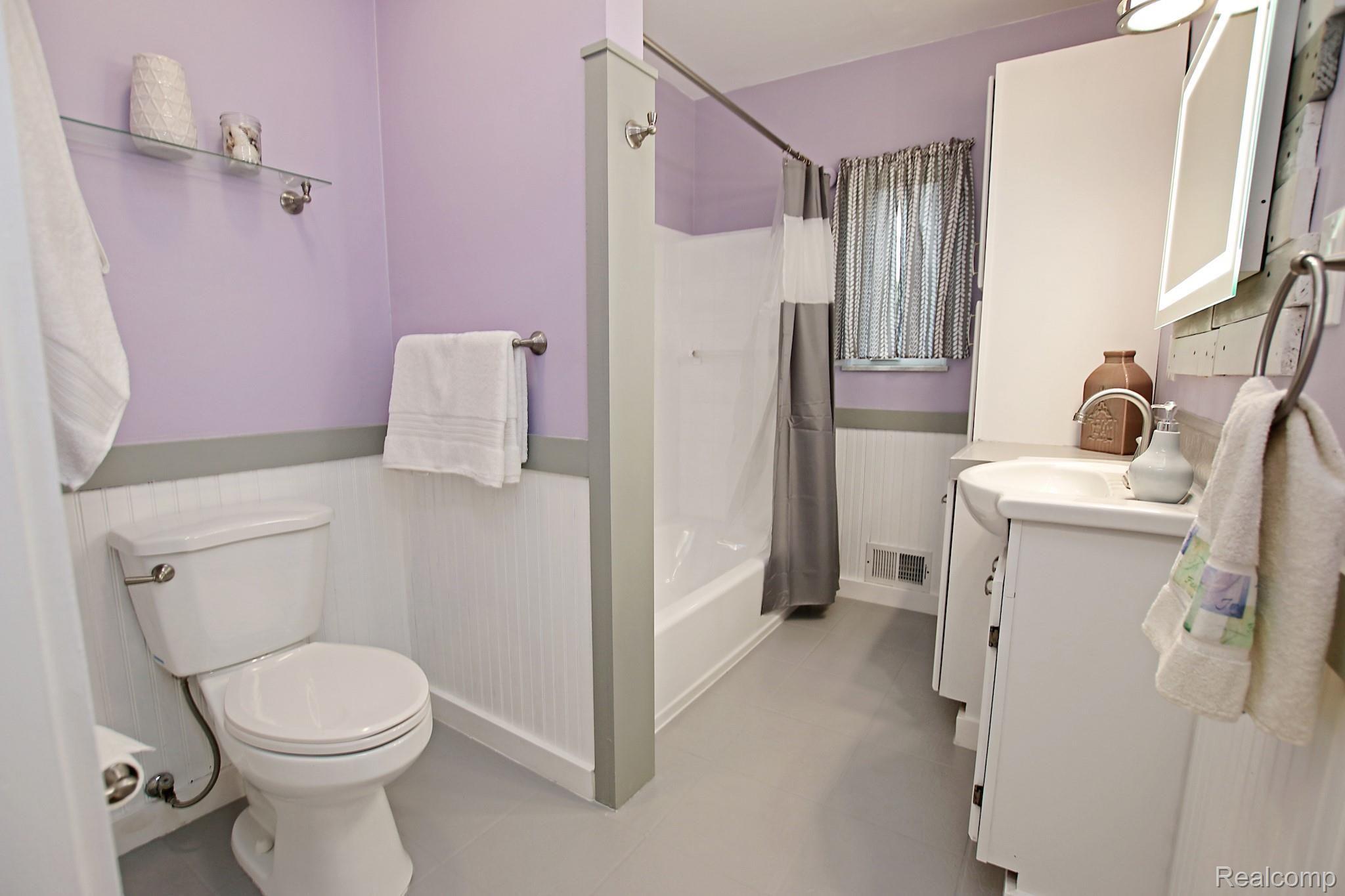 8340 East Baldwin Road Goodrich, MI 48438 - Photo 26 of 57 Main Bathroom