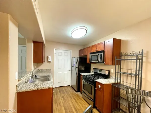 $1,300 | 2120 Ramrod Avenue, Unit 414, Henderson, NV 89014