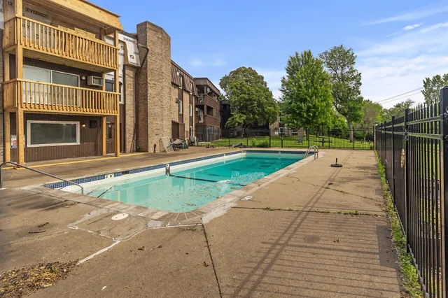 $130,000 | 4207 Lakeside Avenue North, Unit 328, Brooklyn Center, MN 55429