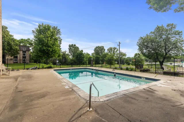 $130,000 | 4207 Lakeside Avenue North, Unit 328, Brooklyn Center, MN 55429