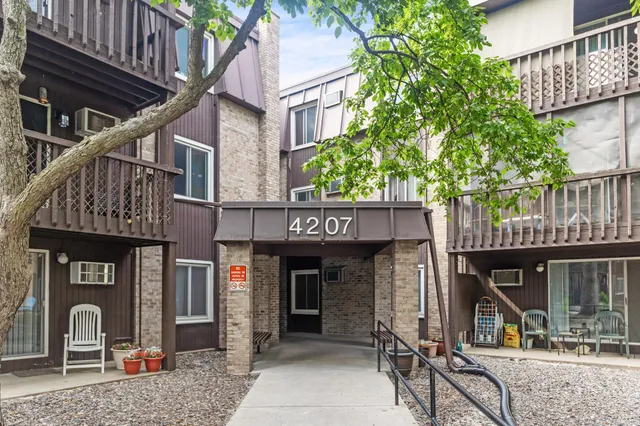 $130,000 | 4207 Lakeside Avenue North, Unit 328, Brooklyn Center, MN 55429