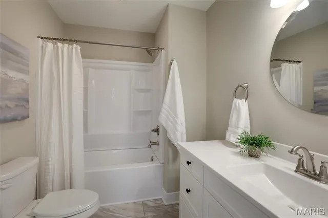 $435,000 | 1431 Highway 104, Quincy, IL 62305