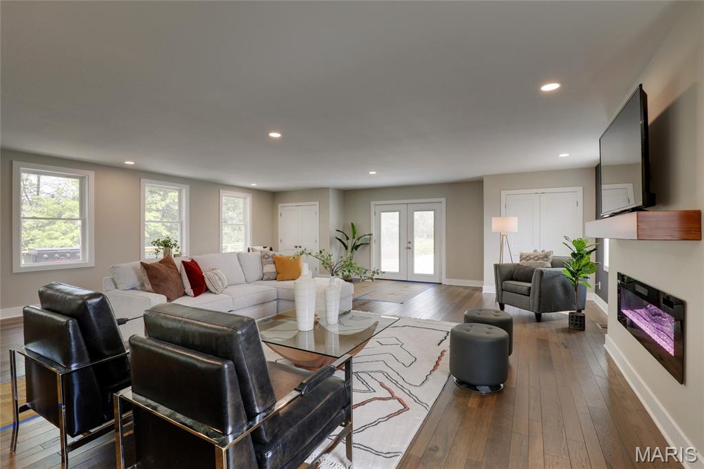 1431 Highway 104 Quincy, IL 62305 - Photo 3 of 47