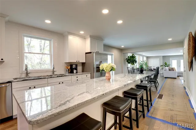 $435,000 | 1431 Highway 104, Quincy, IL 62305