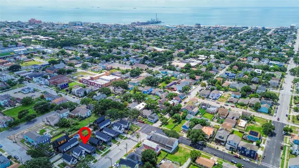 $2,800 | 1208 32nd Street, Galveston, TX 77550