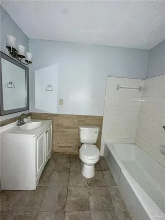 $680 | 806 Walnut Avenue, Unit COTTAGE, McAllen, TX 78501