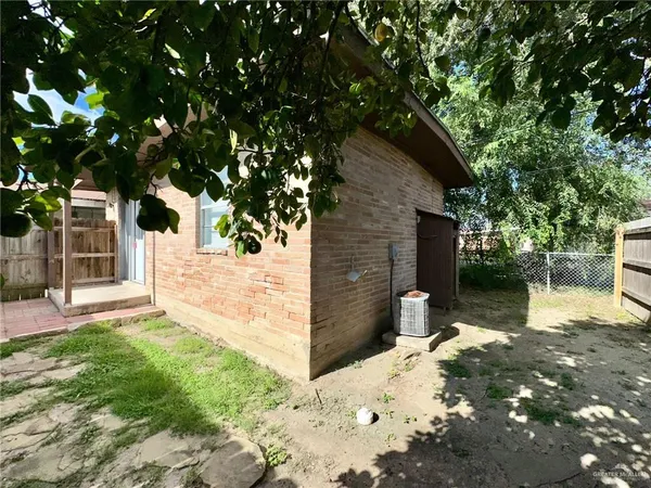 $680 | 806 Walnut Avenue, Unit COTTAGE, McAllen, TX 78501