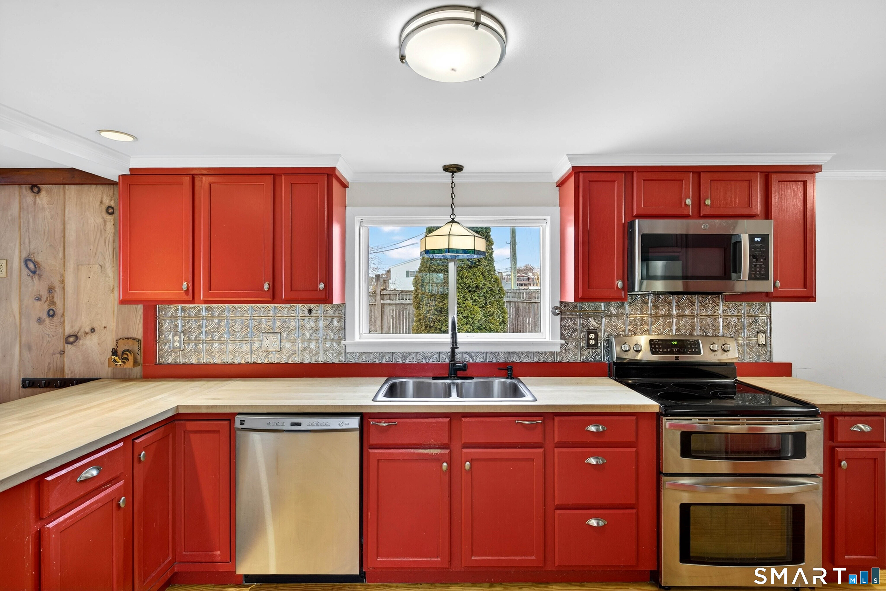 25 Pond Road Old Saybrook, CT 06475 - Photo 14 of 40 a kitchen with stainless steel appliances a sink stove and cabinets