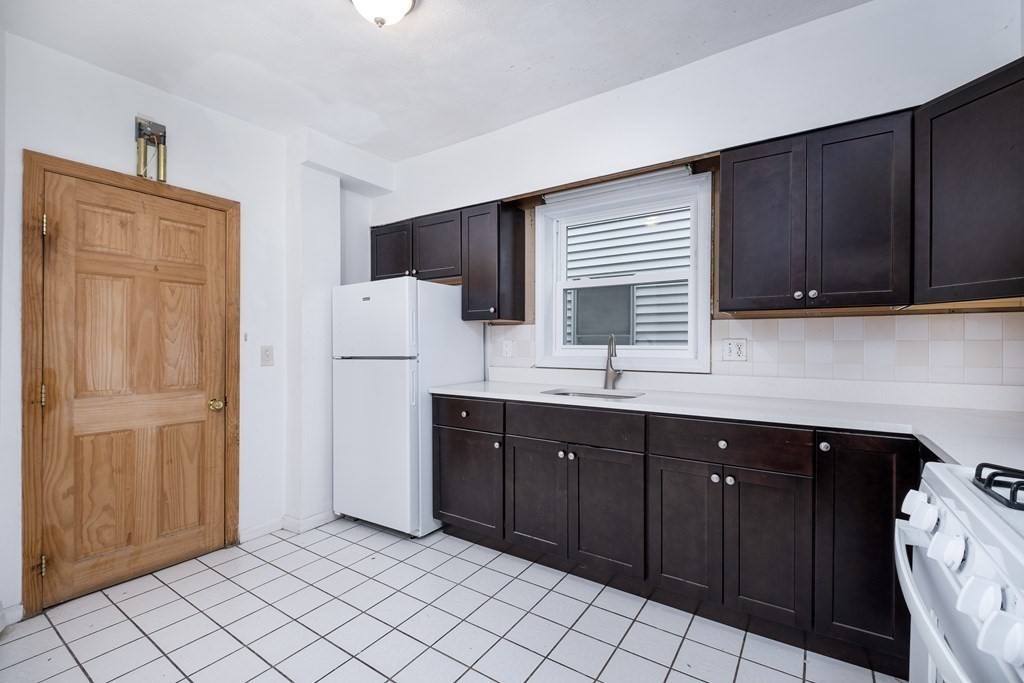3 Dell Street, Unit 1 Somerville, MA 02145 - Photo 3 of 10