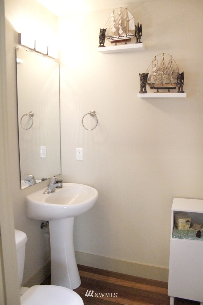 933 North 98th Street, Unit A Seattle, WA 98103 - Photo 12 of 13 Gallery Image 12