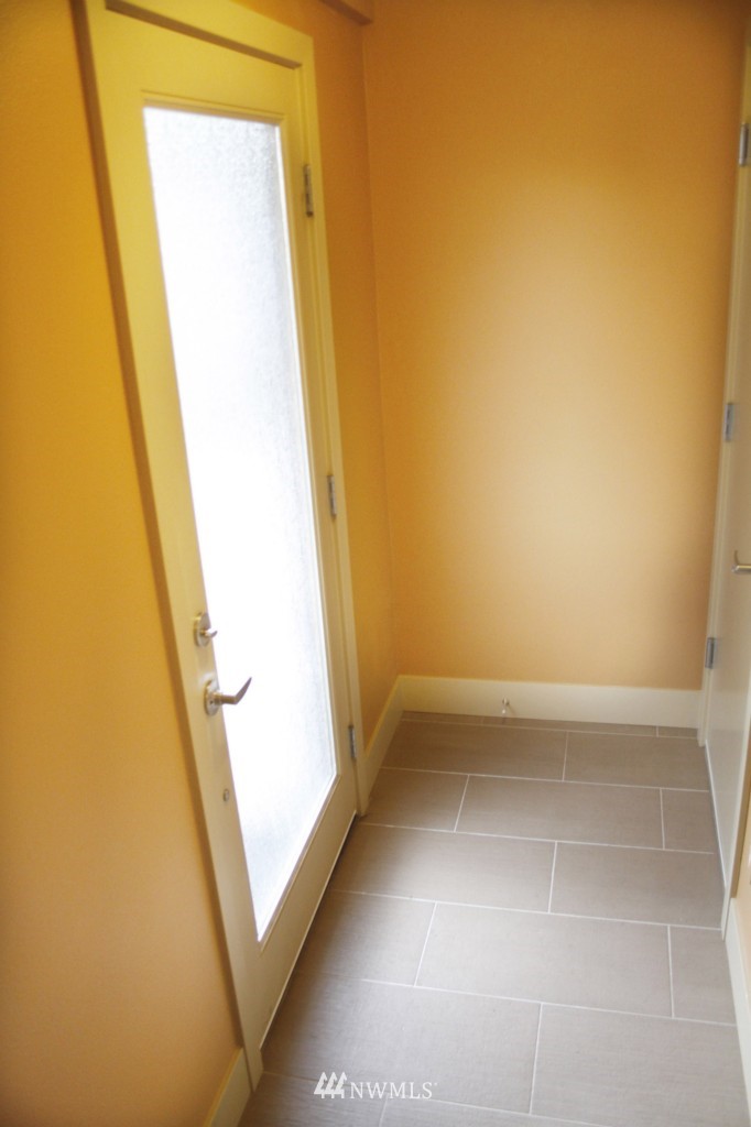 933 North 98th Street, Unit A Seattle, WA 98103 - Photo 3 of 13 Gallery Image 3