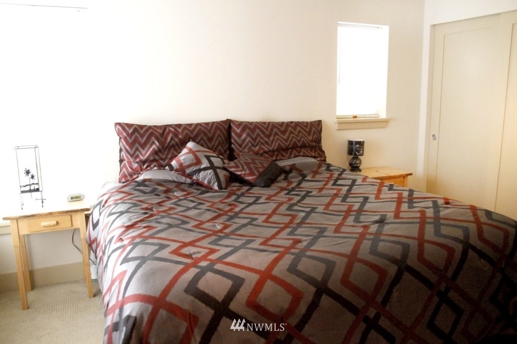 933 North 98th Street, Unit A Seattle, WA 98103 - Photo 6 of 13 Gallery Image 6