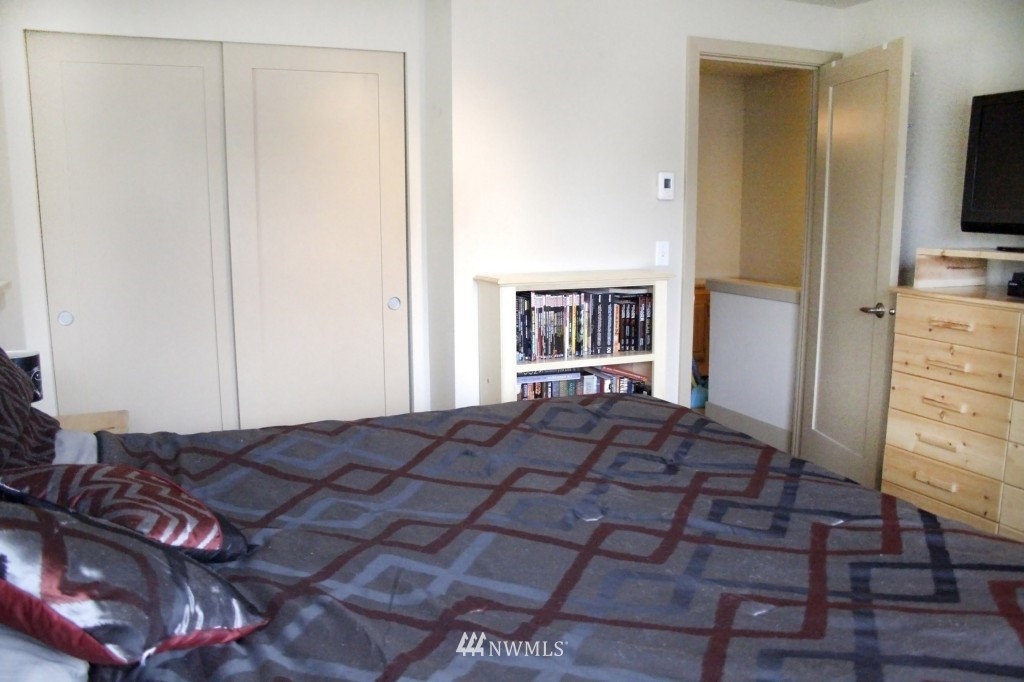 933 North 98th Street, Unit A Seattle, WA 98103 - Photo 7 of 13 Gallery Image 7
