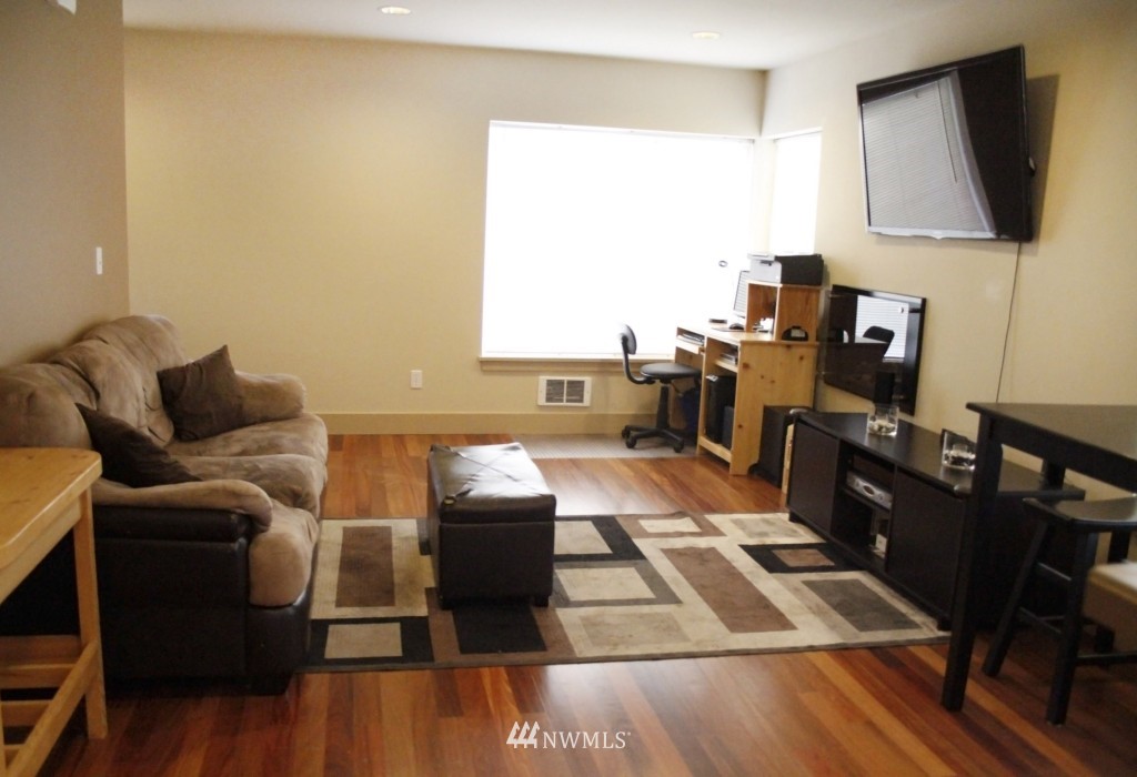 933 North 98th Street, Unit A Seattle, WA 98103 - Photo 10 of 13 Gallery Image 10