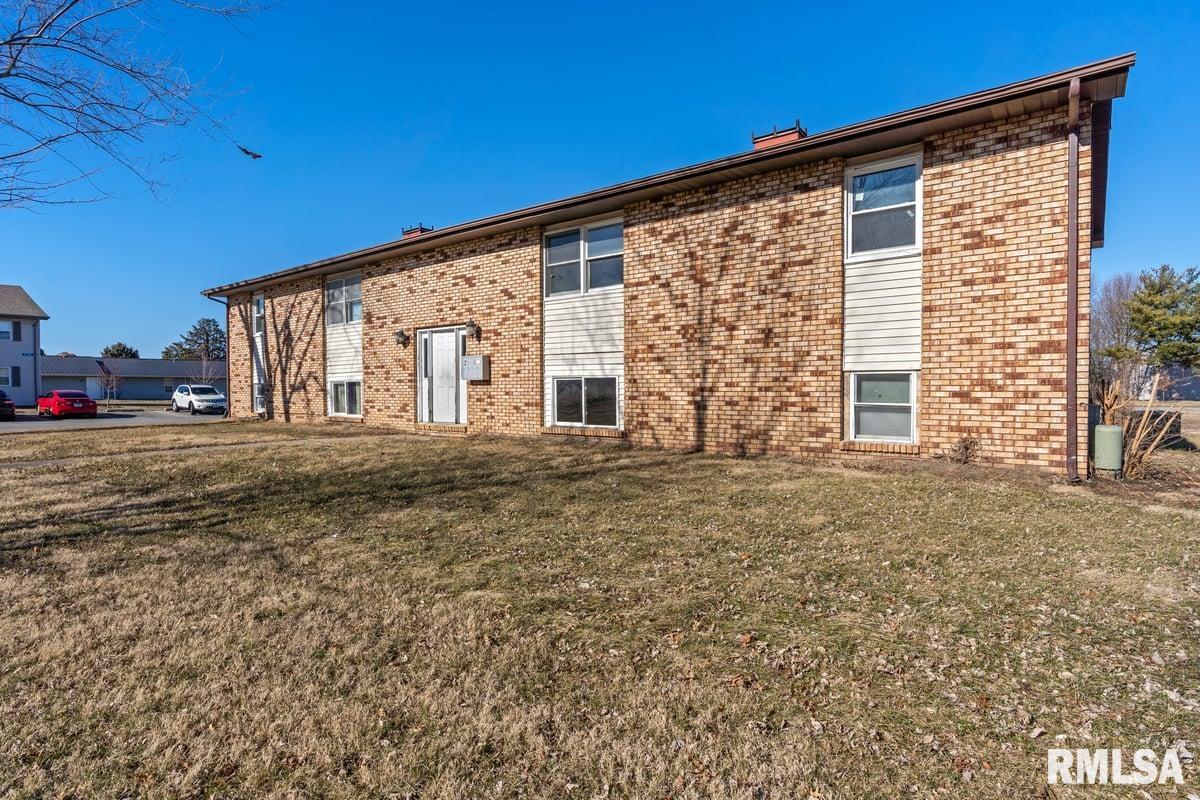 2112 Bradley Court Springfield, IL 62703 - Photo 3 of 25 Gallery Image 3
