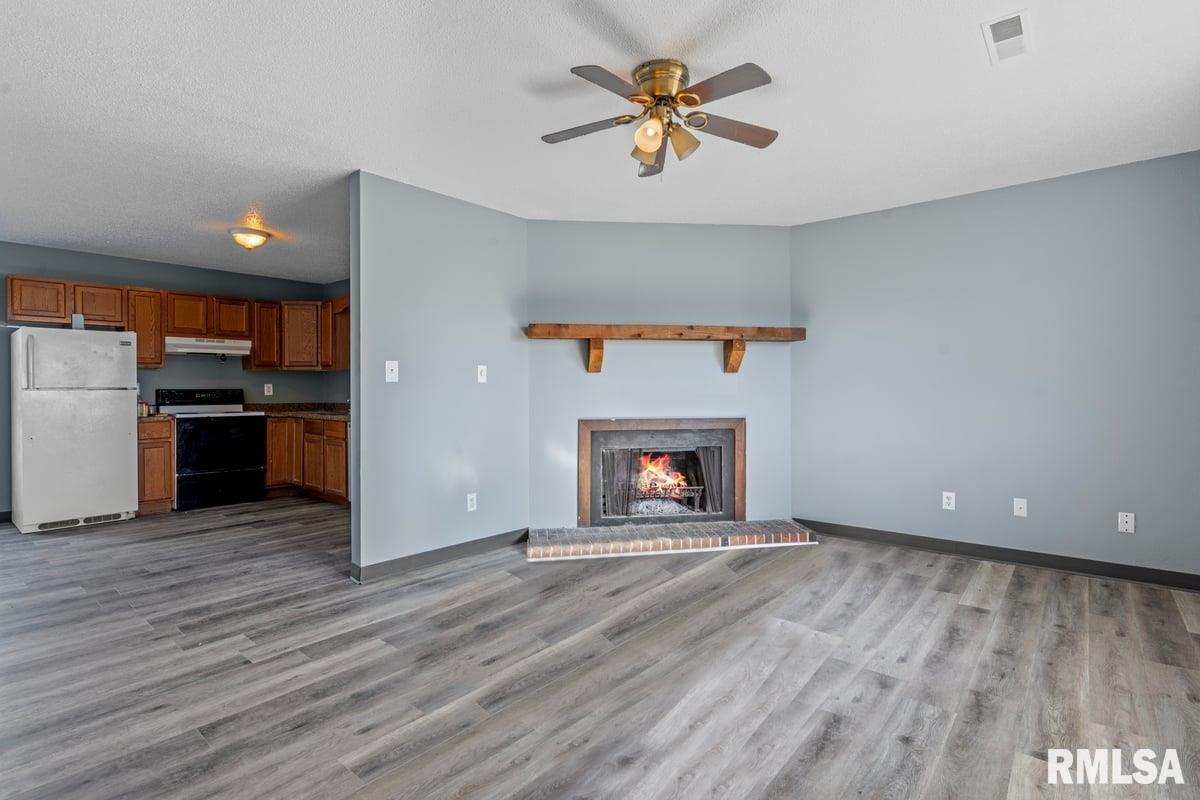 2112 Bradley Court Springfield, IL 62703 - Photo 5 of 25 Gallery Image 5