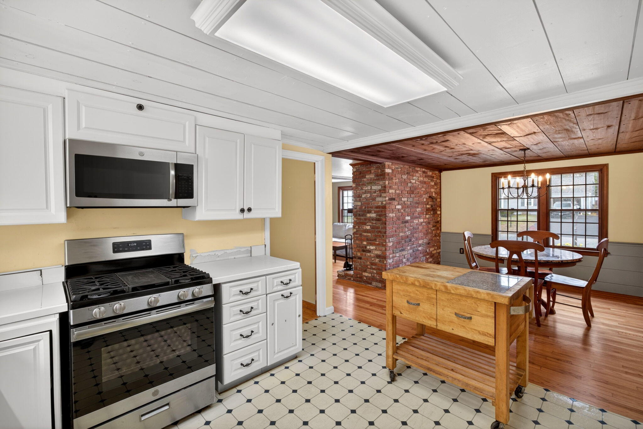 121 Captain Small Road South Yarmouth, MA 02664 - Photo 11 of 27 Kitchen
