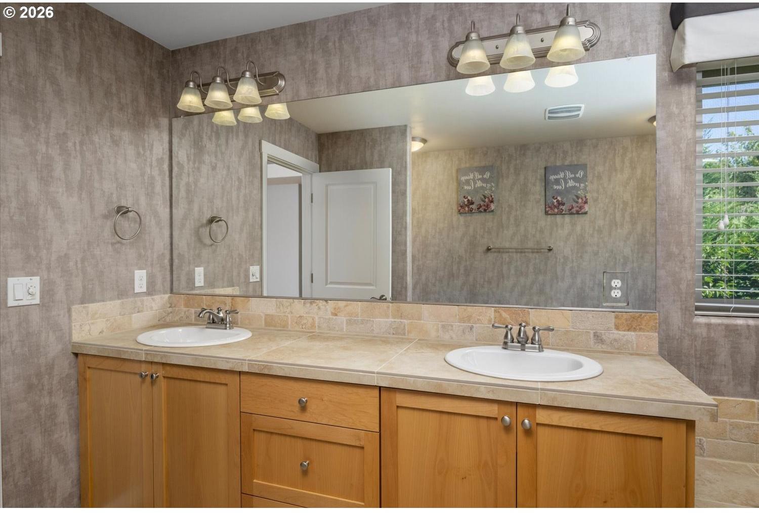 16980 Southwest Tempest Way King City, OR 97224 - Photo 27 of 37 Bathroom, Attached