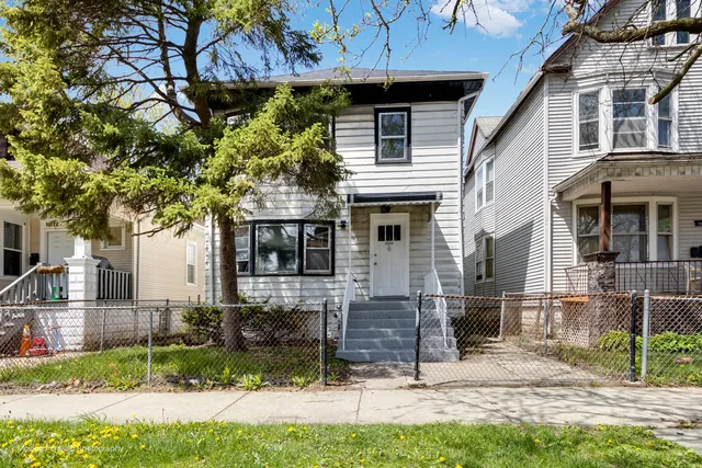 $205,000 | 10722 South Prairie Avenue, Chicago, IL 60628