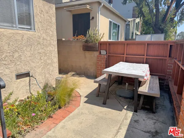 $2,450 | 407 Venice Way, Venice, CA 90291