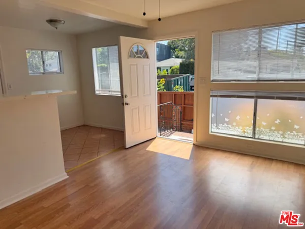 $2,450 | 407 Venice Way, Venice, CA 90291
