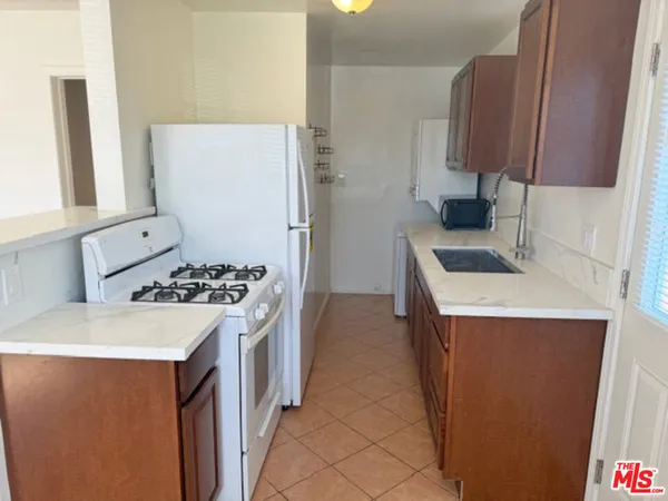 $2,450 | 407 Venice Way, Venice, CA 90291