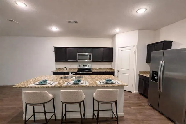 $299,900 | 320 Frio River Road, Glenn Heights, TX 75154