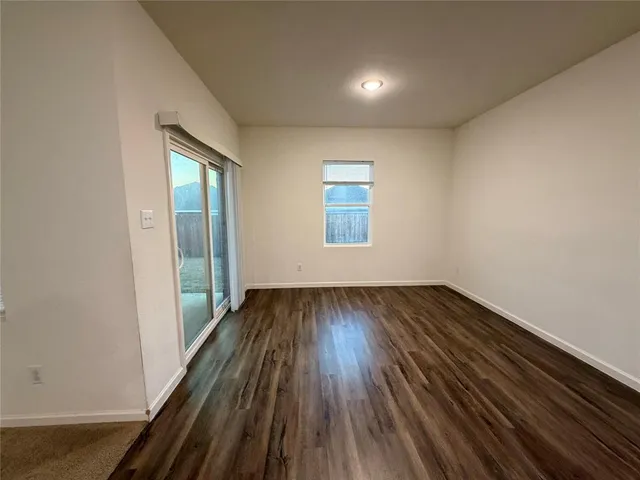 $299,900 | 320 Frio River Road, Glenn Heights, TX 75154