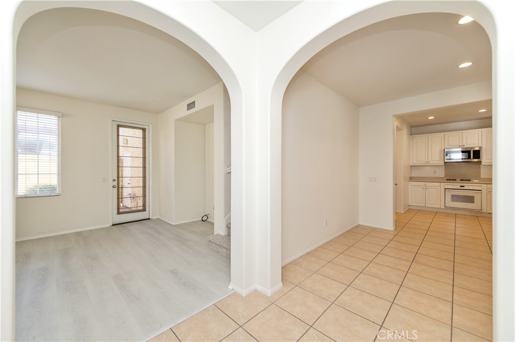 60 Chantilly Irvine, CA 92620 - Photo 3 of 22