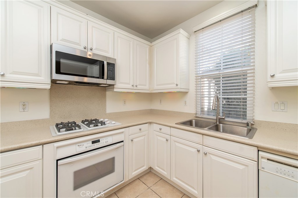 60 Chantilly Irvine, CA 92620 - Photo 5 of 22