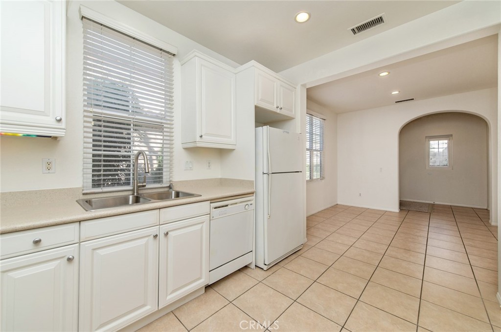 60 Chantilly Irvine, CA 92620 - Photo 7 of 22